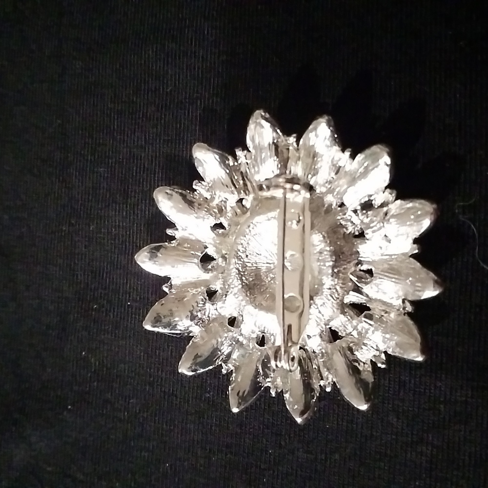 Blue Enamel on Silvertone Metal Flower Motif Brooch with Blue Crystals. - Picture 4 of 4